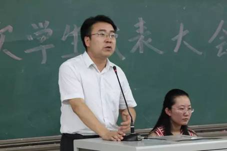 管理学院党委书记高瑞龙老师发言