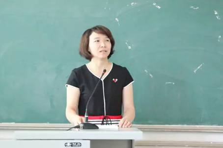 管理学院党委副书记蒋小侠老师